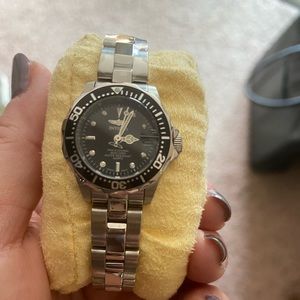 Ladies Invicta Diver watch Brand New In Box 8939A